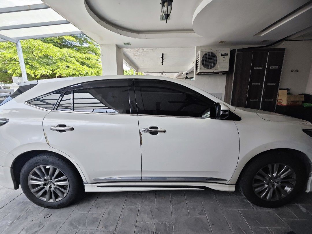 Toyota Harrier Premium 2.0
